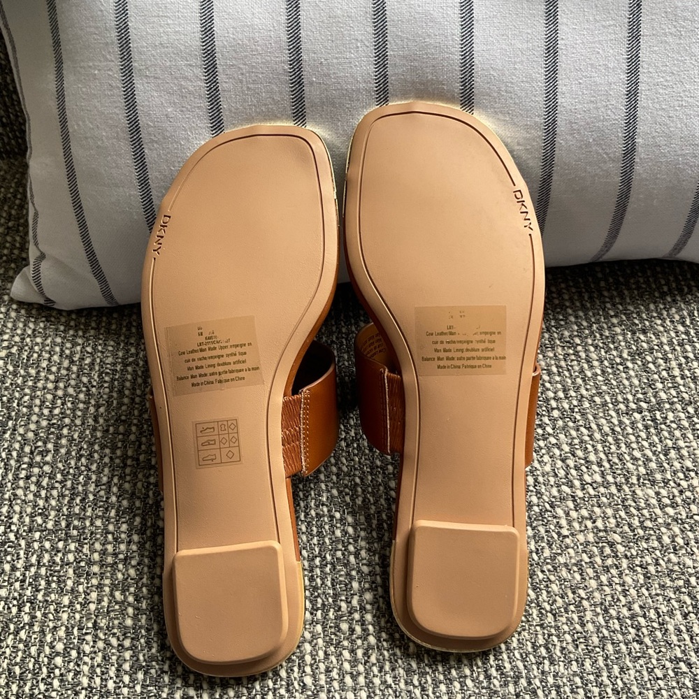 DKNY Women’s Sandals - NEW never worn - Picture 3 of 4